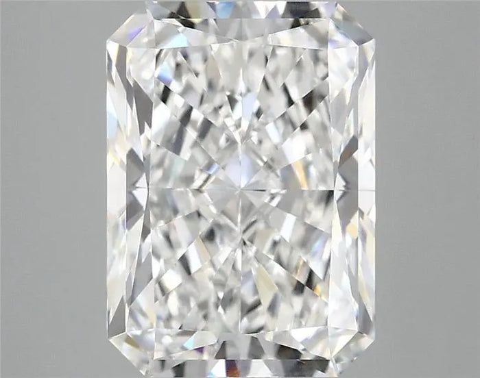 3.89 Carat · RADIANT · E · VVS2 · IGI · Excellent Cut