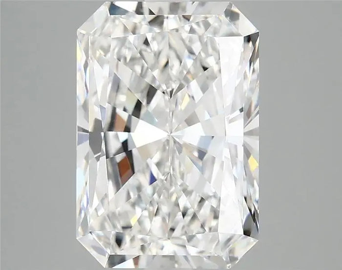 3.94 Carat · RADIANT · E · VVS2 · IGI · Excellent Cut