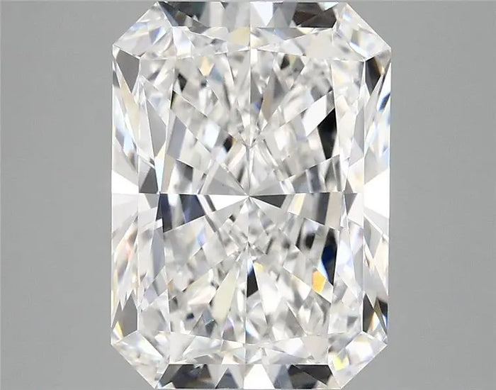 3.89 Carat · RADIANT · E · VVS2 · IGI · Excellent Cut